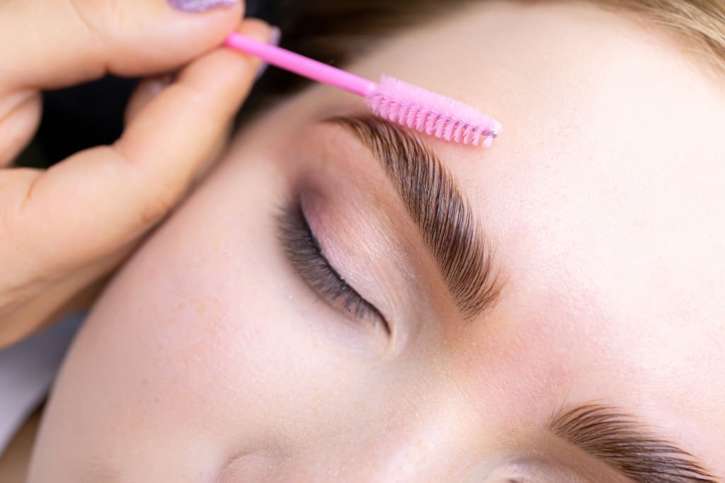 The Dos And Don'ts Of Eyebrow Grooming