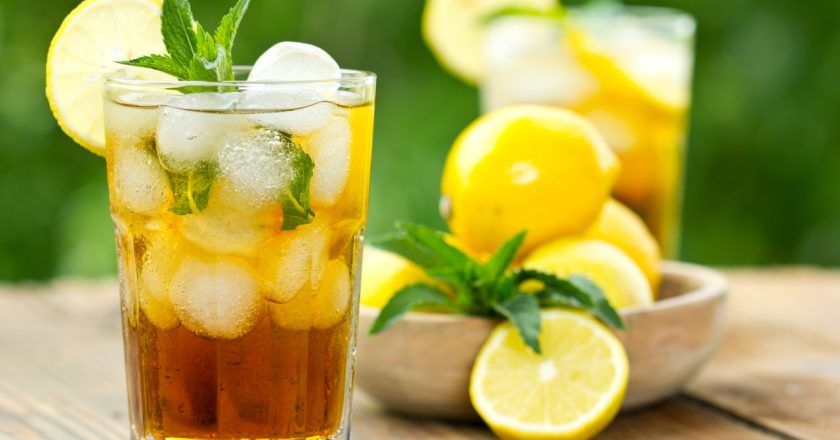 Health benefits can be derived from lemon tea.
